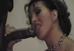 Las chicas en el baño ven la oficina de los hombres y luego video porno latino en español abren el culo.