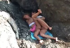 Niño de juguete chupa la polla de la madre de su novio, tiene el medio de los senos. videos caseros latinos gratis