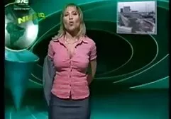A mi esposo no le importa el coño y pone en español latino xxx cosas en él.