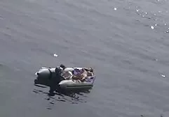 Chica en el autobús videos pono latinos accidentalmente me dejó ver las bragas upskirt.