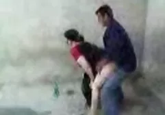 Traidor Dick amante habla con su la tinas porno Teléfono celular de su marido en la puerta principal