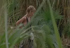 El chico filmó a su amante de una manera video xxx latino discreta, junto al río.