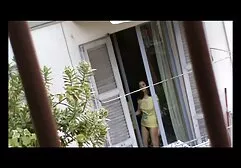 Los chicos ataron a la puta a la cama porn español latino y la pusieron en la boca.