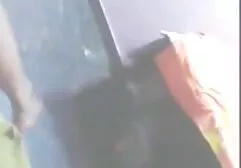 De ojos estrechos, nodriza, se metió la cola en la boca sexo latino hd y se pegó la gorra.