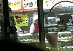 Chica con xxx en español latino boca pequeña