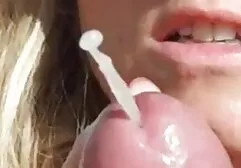 La enfermera golpeó al hentai porno español latino médico, y él está muy acostado en la habitación.