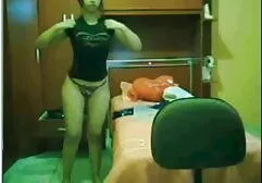 Chica atada se encuentra en el Suelo a videos caseros latinos pornos la izquierda