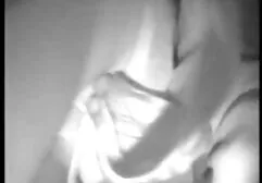 El taxista le mete la videos porno en audio latino mano en la vagina y luego en ella misma.