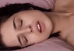 Chica acariciando suavemente videos porno latinos caseros abogado en la cola de los pies en las medias