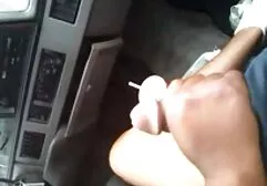 Linda chica después de la fiesta videosporno latino con crema agria